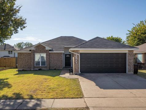 2847 Red Oak Drive Grand Prairie TX 75052