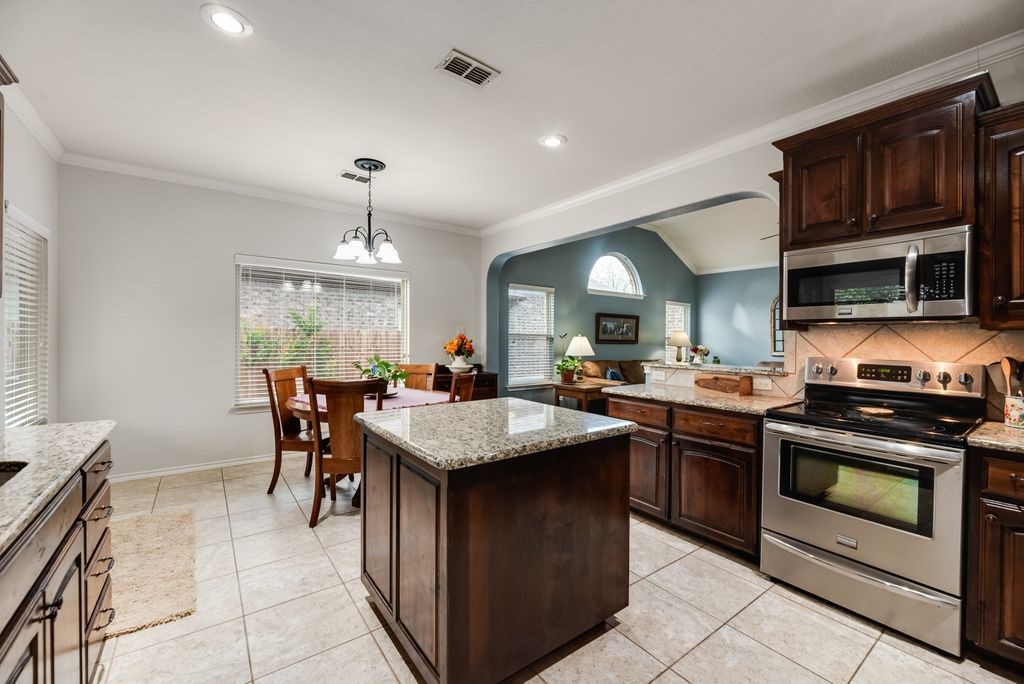 11021 Erinmoor Trail Fort Worth TX 76052