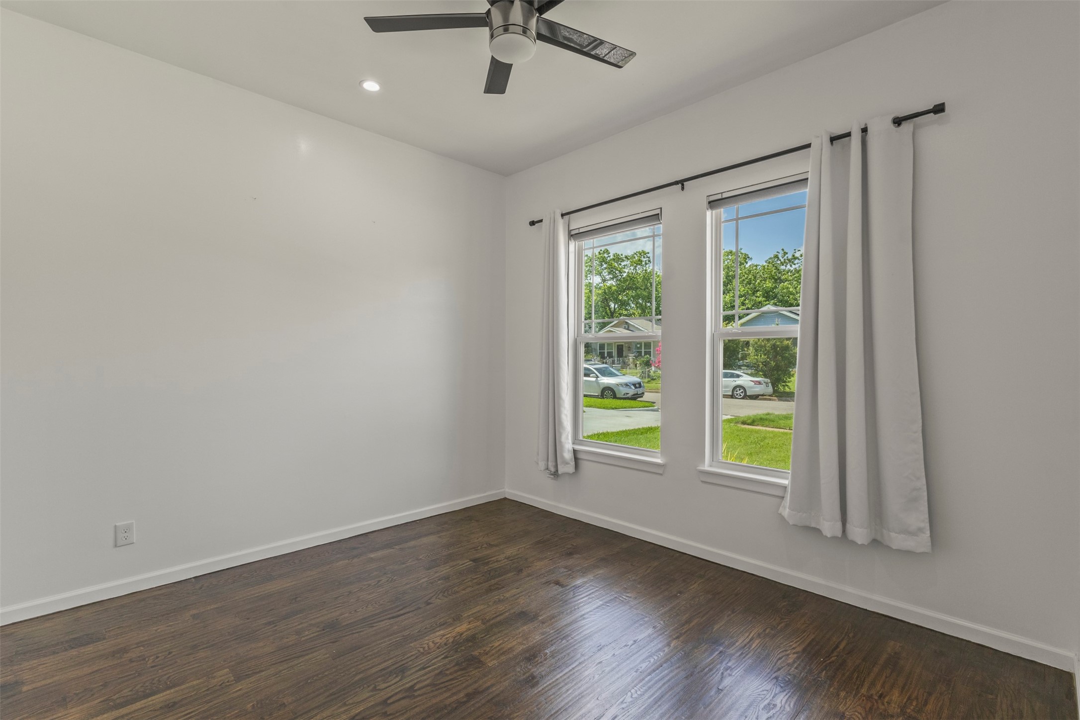 2534 Gladstone Drive Dallas TX 75211