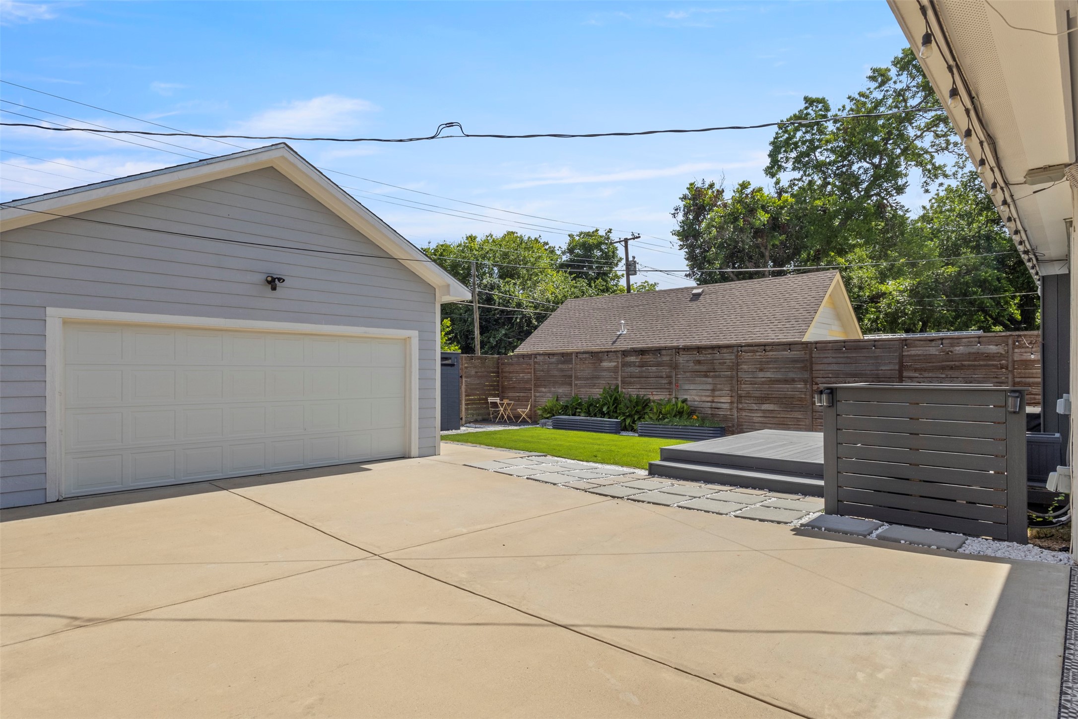 2534 Gladstone Drive Dallas TX 75211