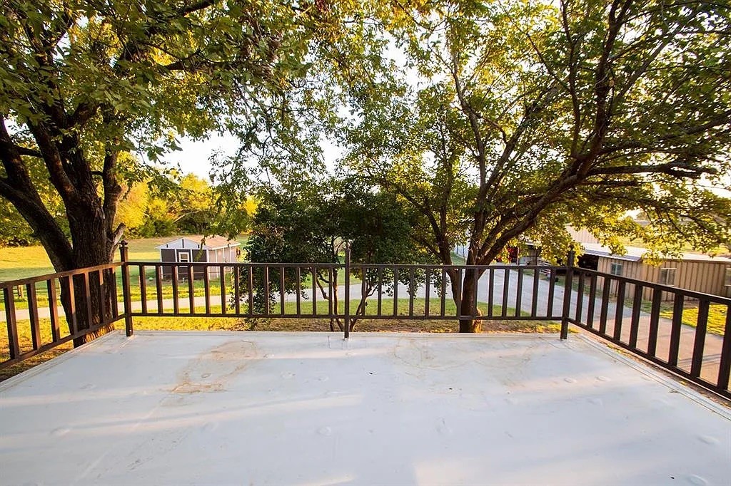 171 County Road 1160 Decatur TX 76234