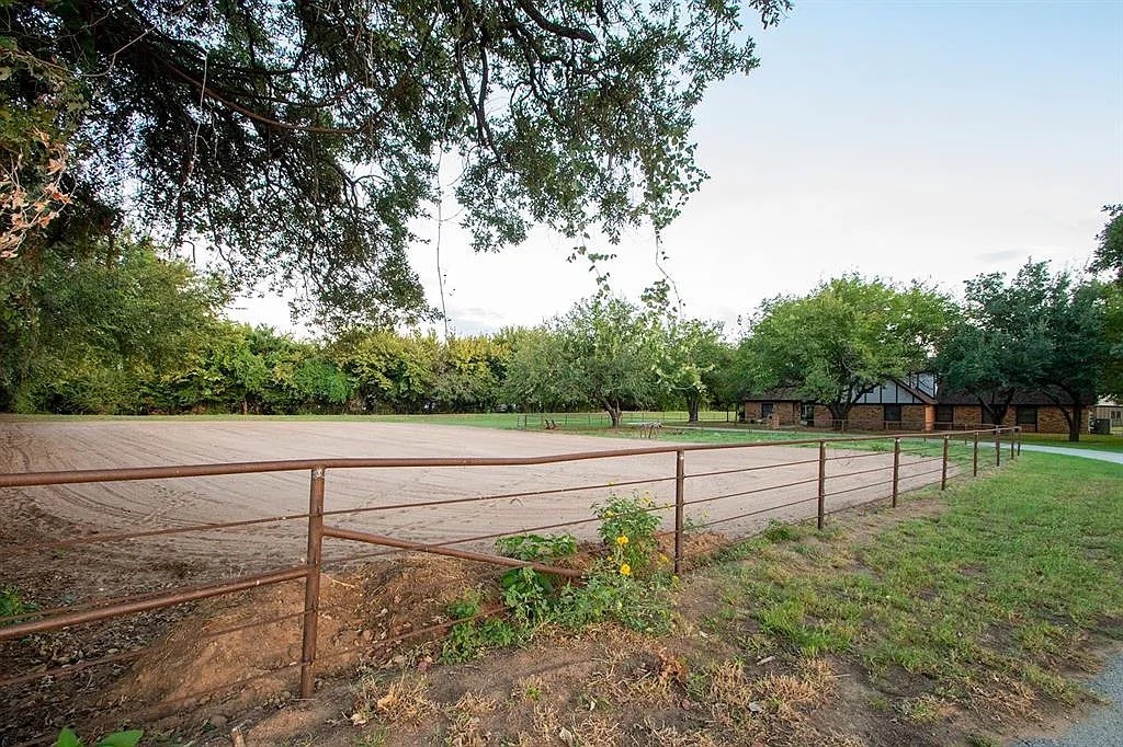 171 County Road 1160 Decatur TX 76234