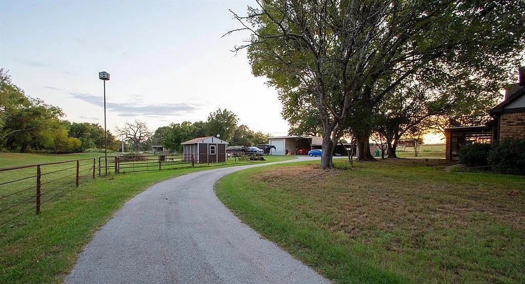 171 County Road 1160 Decatur TX 76234
