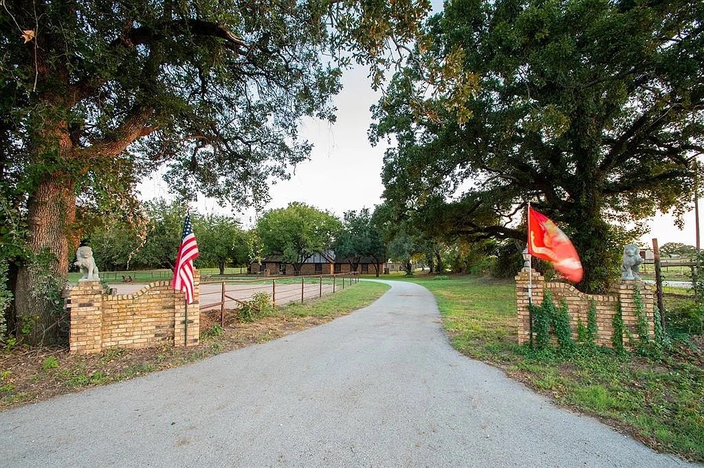 171 County Road 1160 Decatur TX 76234