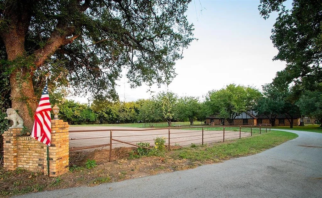 171 County Road 1160 Decatur TX 76234