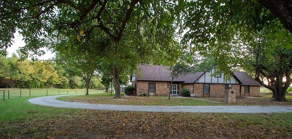 171 County Road 1160 Decatur TX 76234