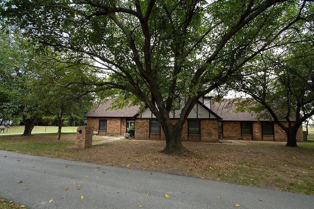171 County Road 1160 Decatur TX 76234