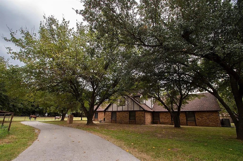 171 County Road 1160 Decatur TX 76234
