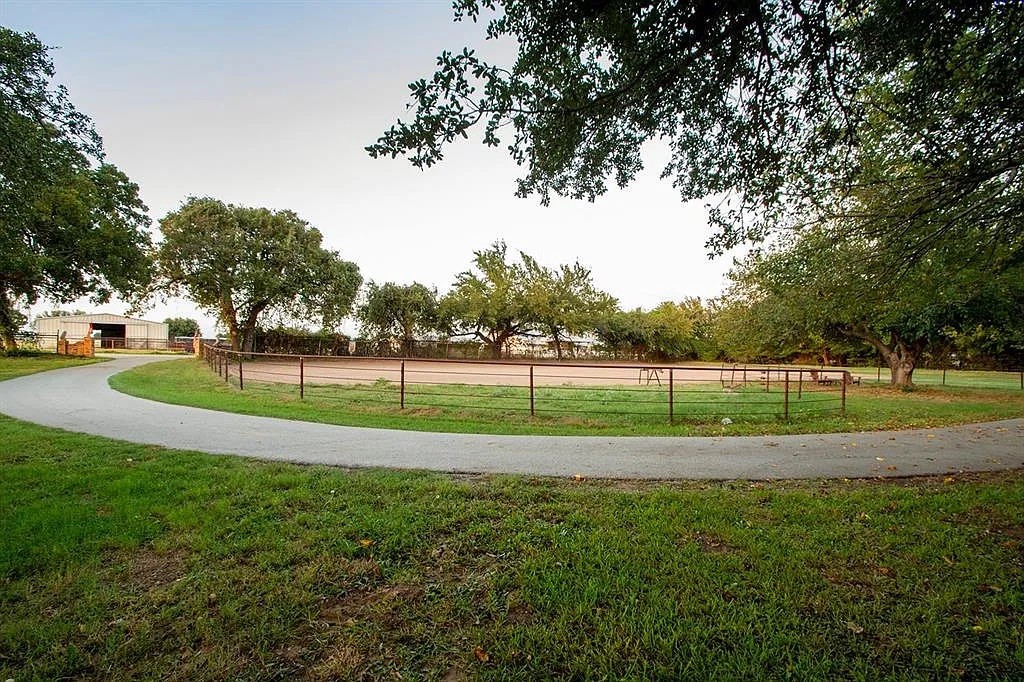 171 County Road 1160 Decatur TX 76234