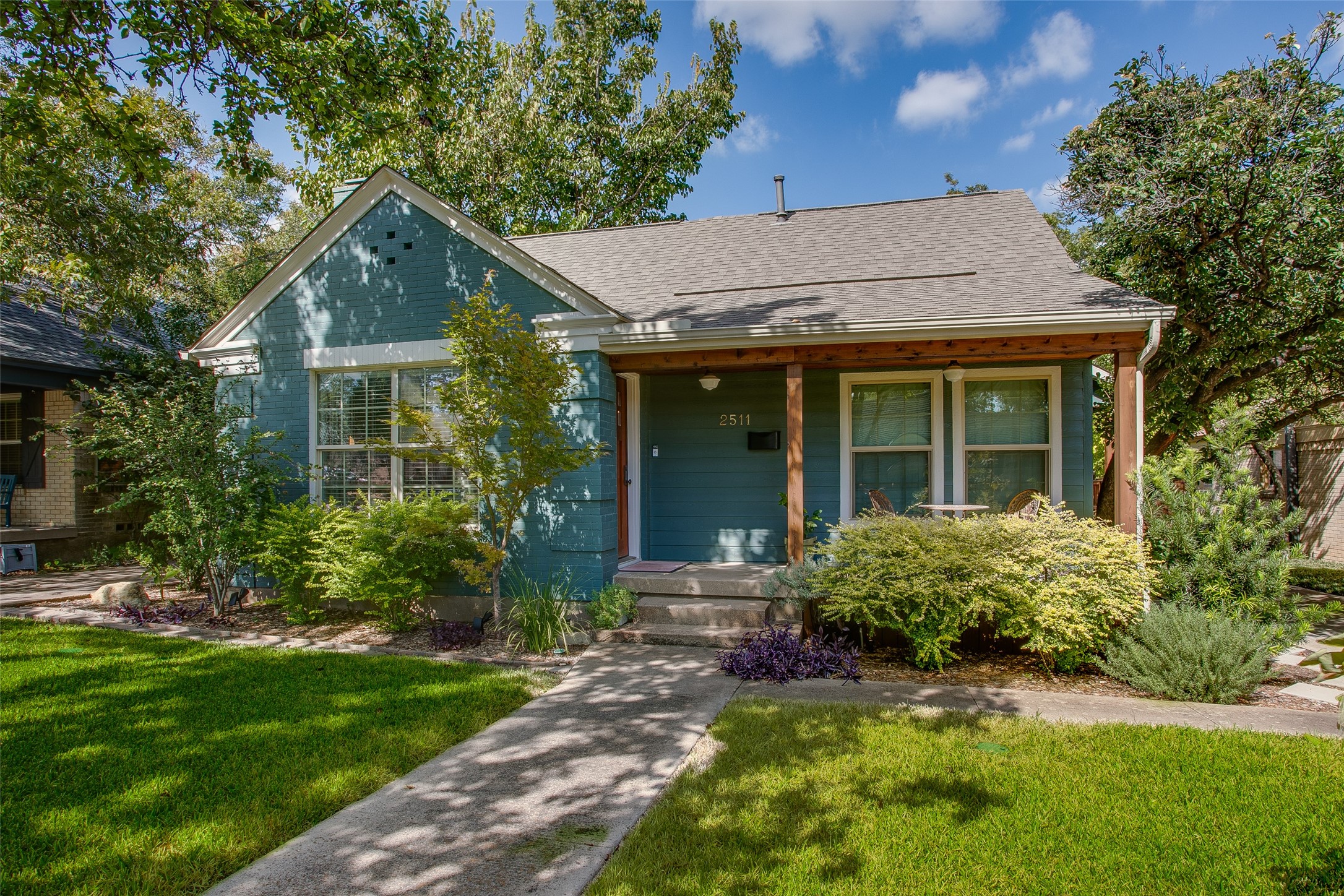 2511 W 10th Street Dallas TX 75211