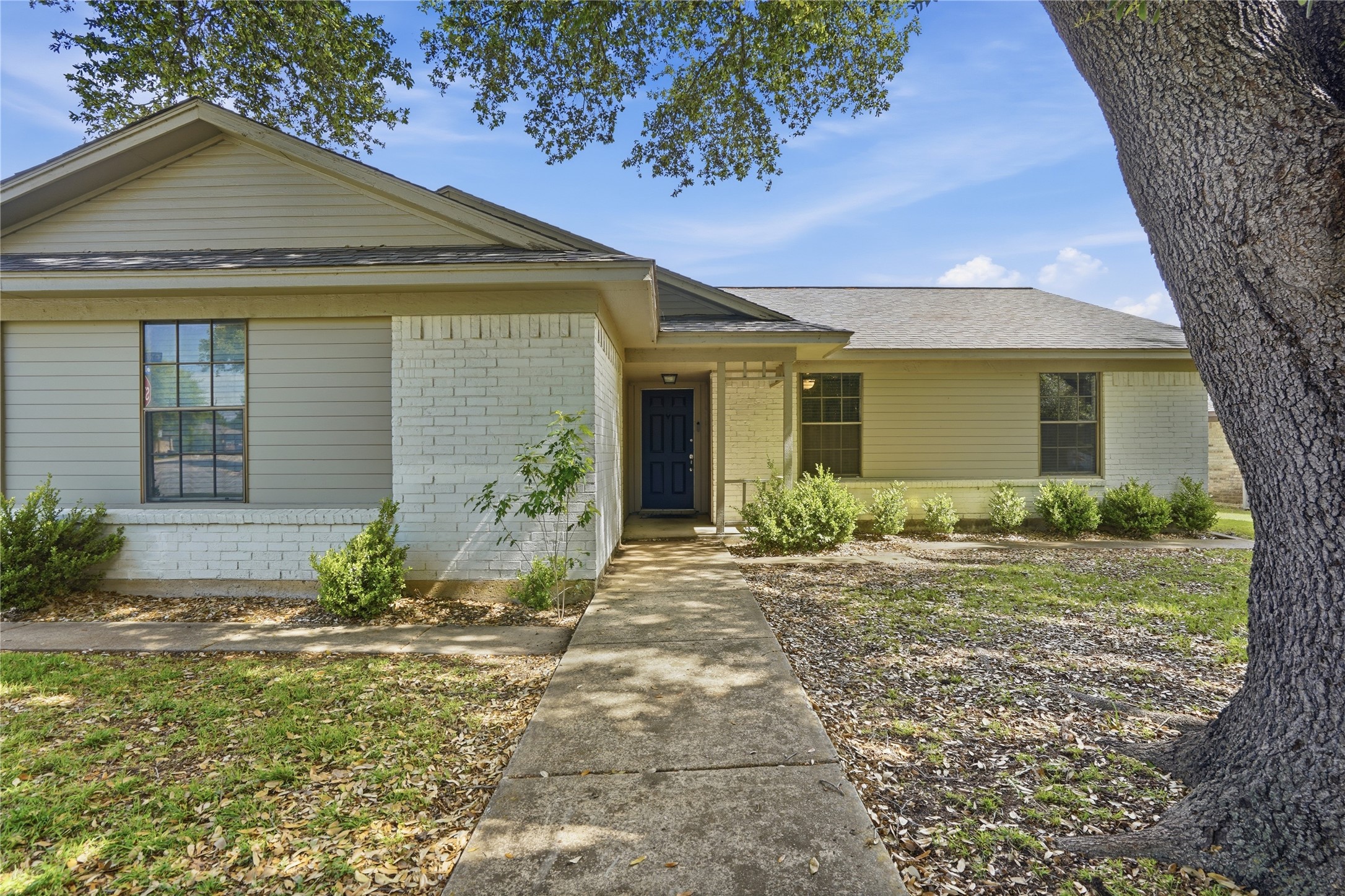 1701 Tobie Layne Street Benbrook TX 76126