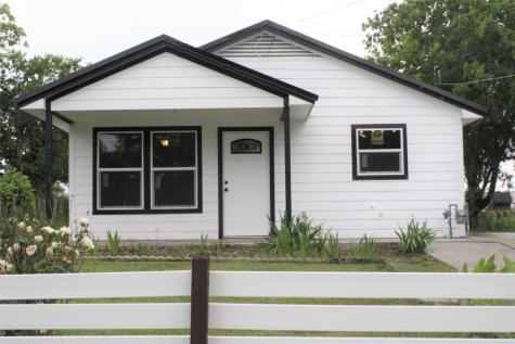 106 Raymond Street Bowie TX 76230