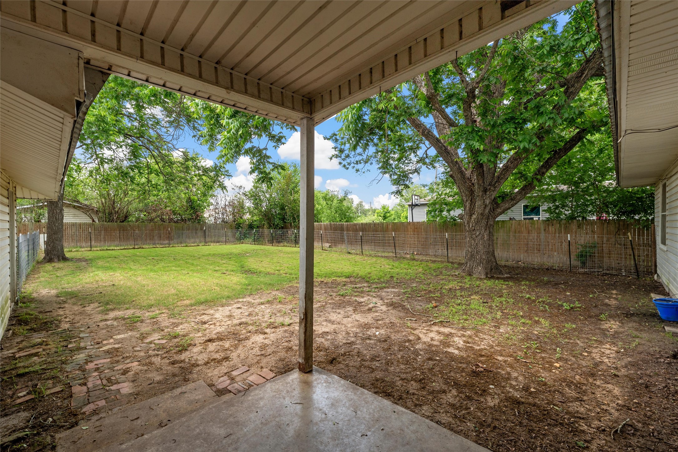 809 E Limestone Avenue Mart TX 76664