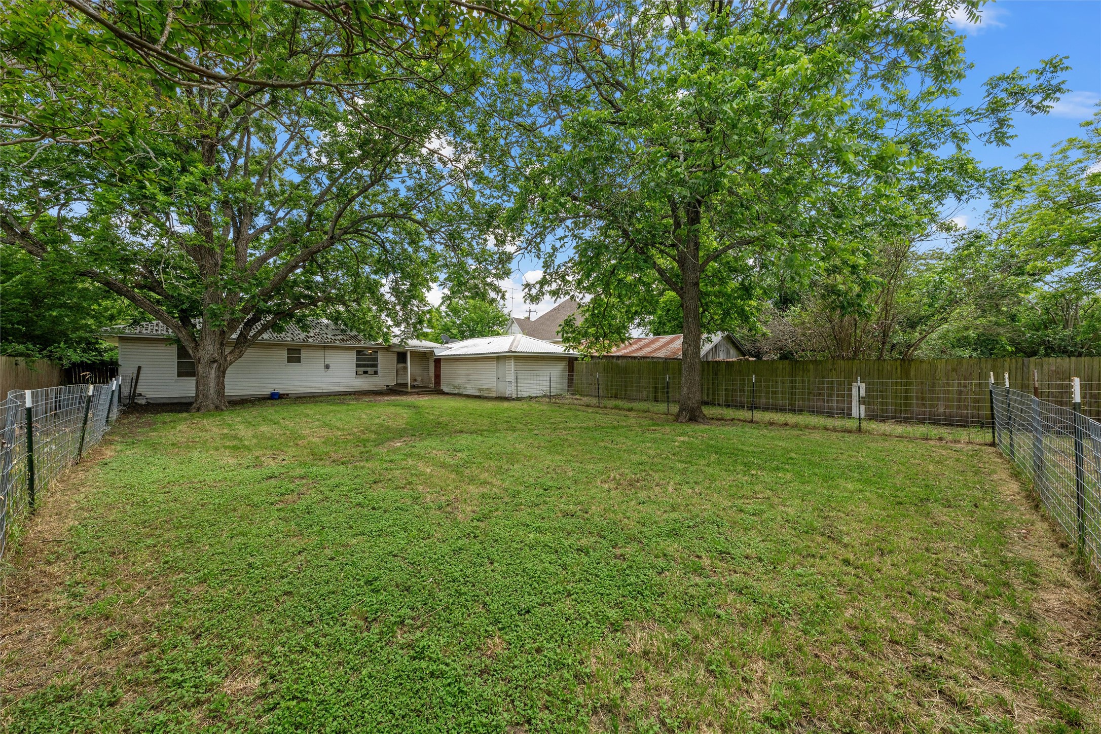 809 E Limestone Avenue Mart TX 76664