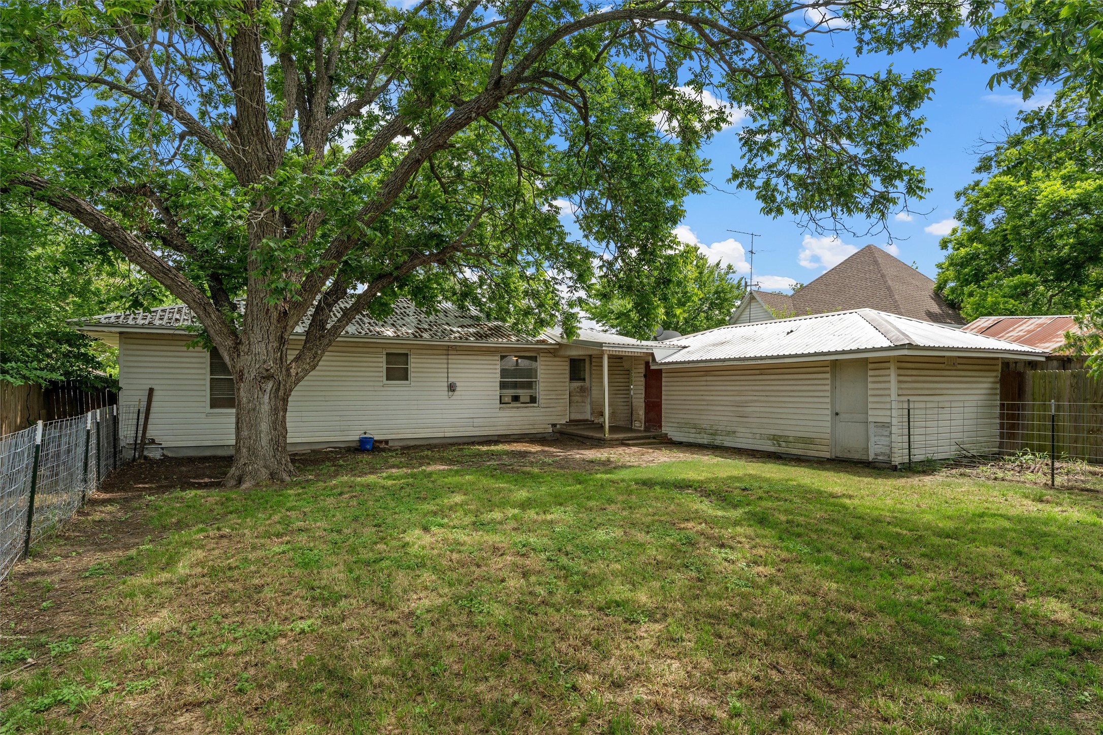 809 E Limestone Avenue Mart TX 76664