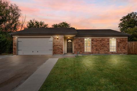 7447 Sandhurst Lane N North Richland Hills TX 76182