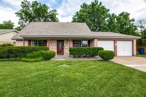 805 Ash Street Burleson TX 76028