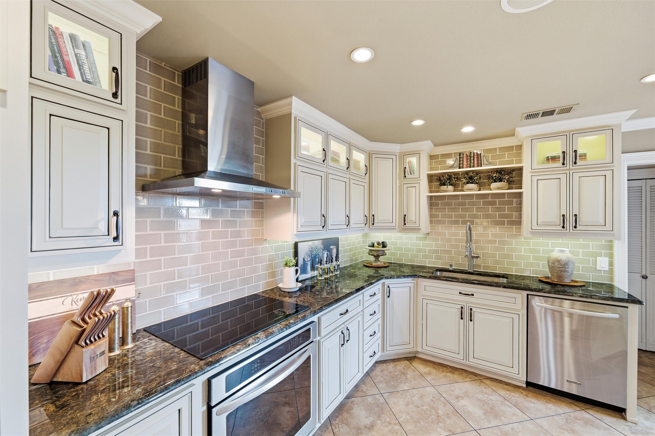 2000 Lakehill Court Arlington TX 76012