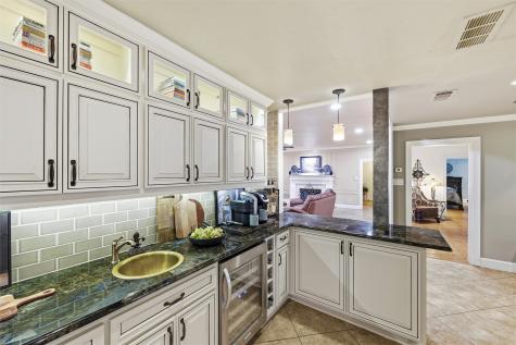 2000 Lakehill Court Arlington TX 76012