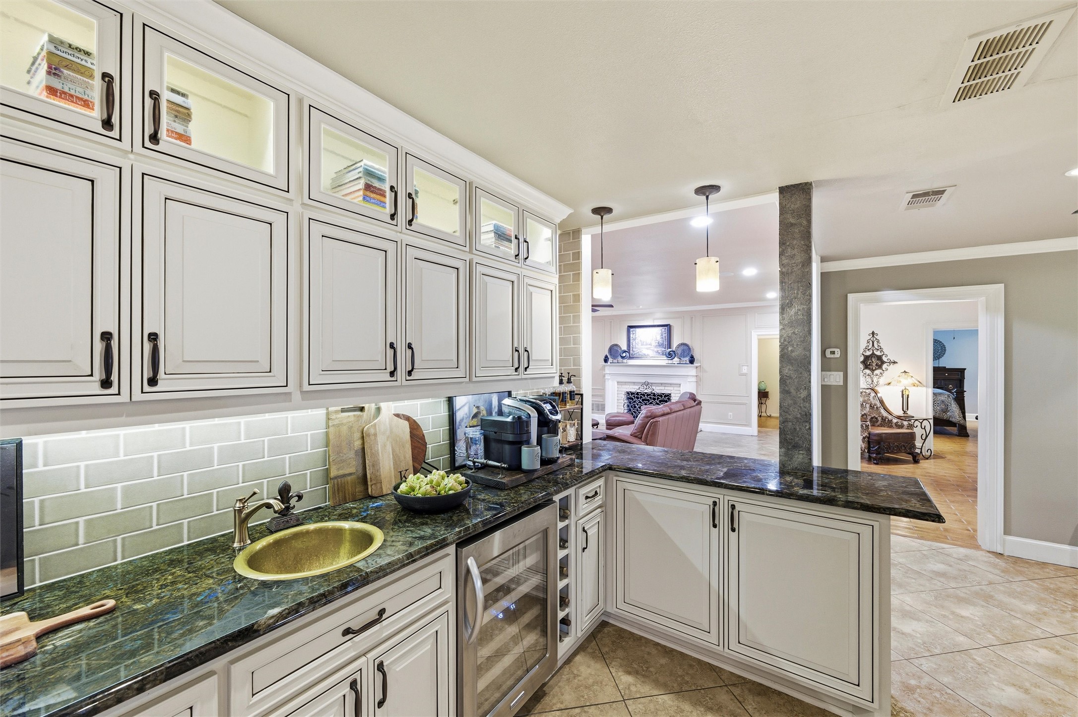 2000 Lakehill Court Arlington TX 76012