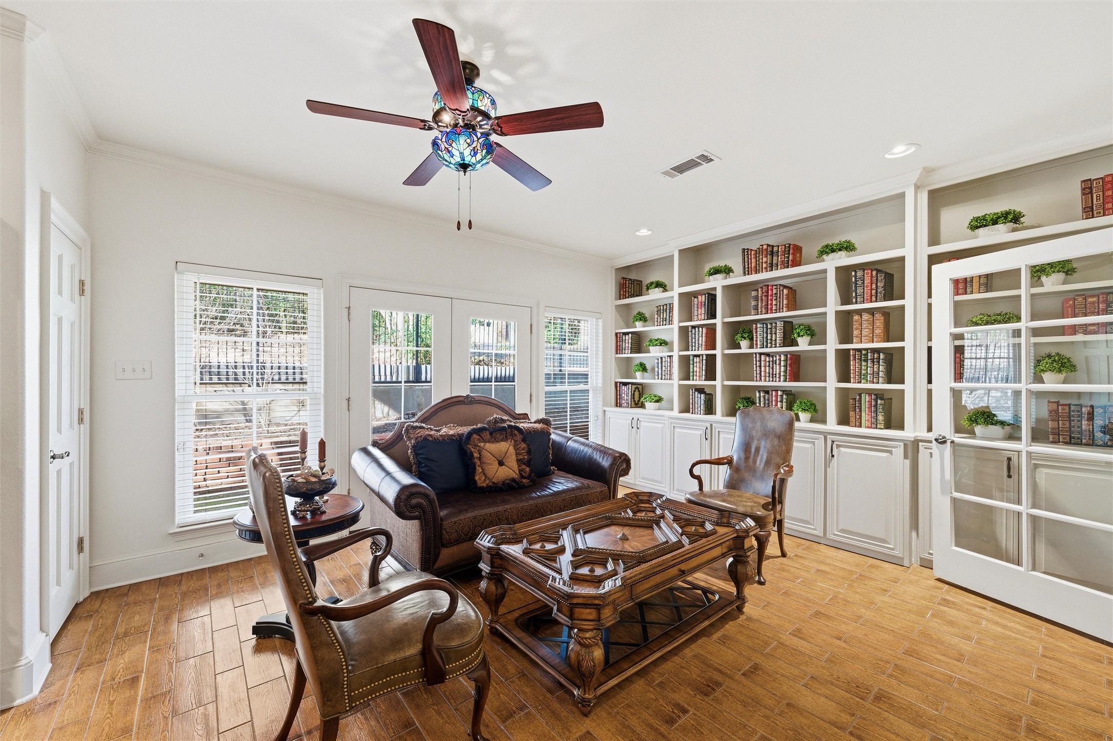 2000 Lakehill Court Arlington TX 76012