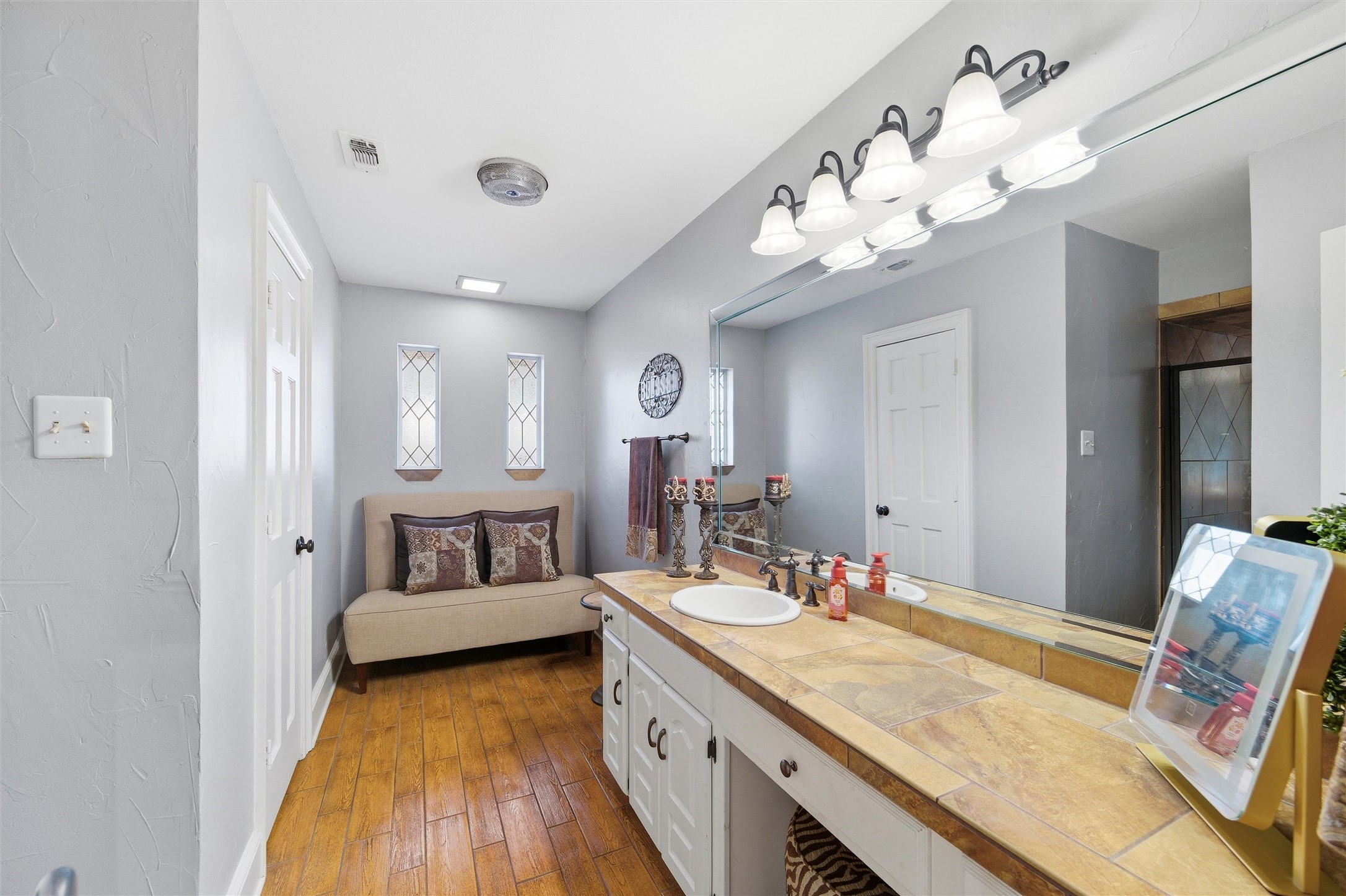 2000 Lakehill Court Arlington TX 76012