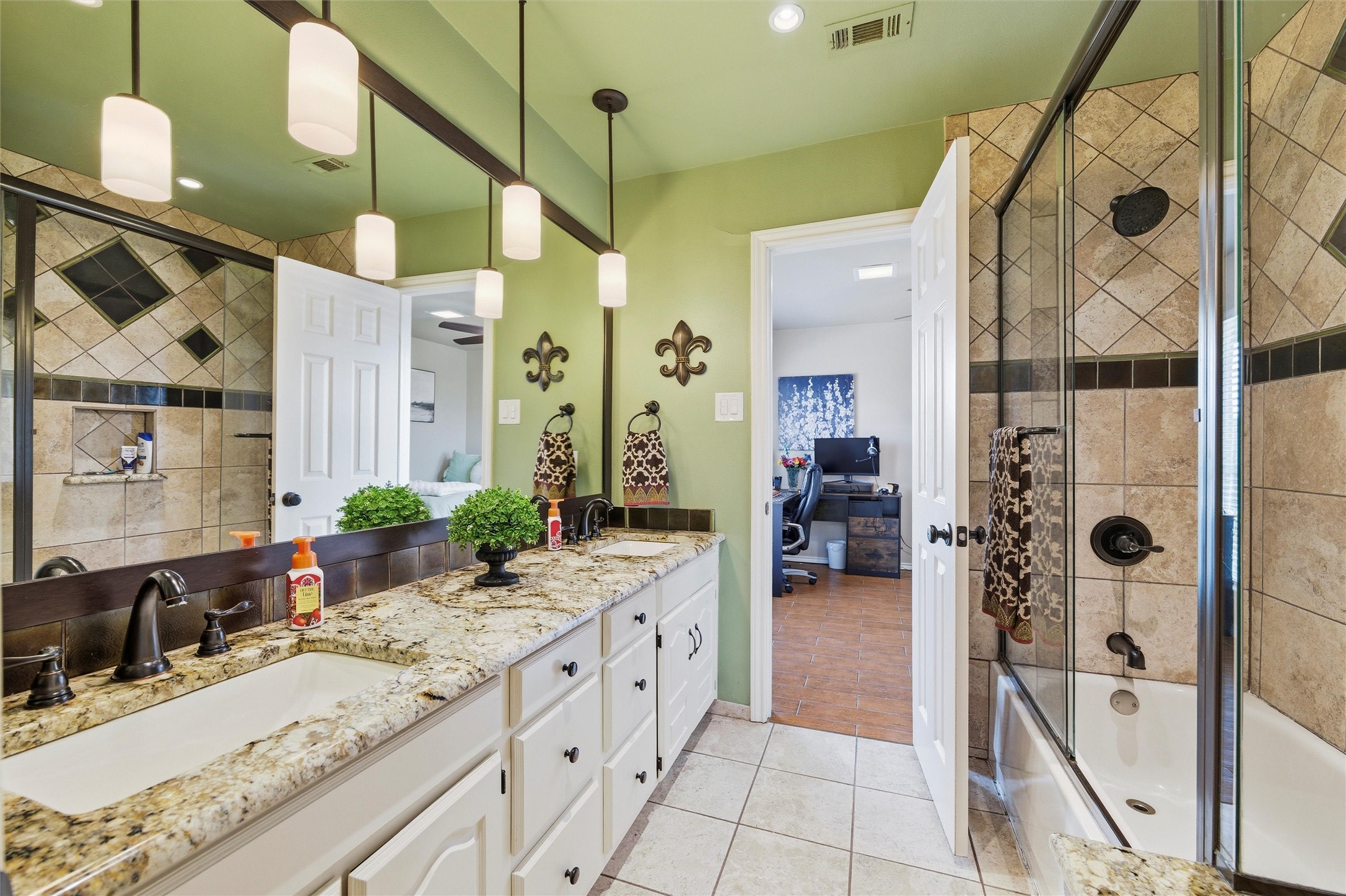 2000 Lakehill Court Arlington TX 76012