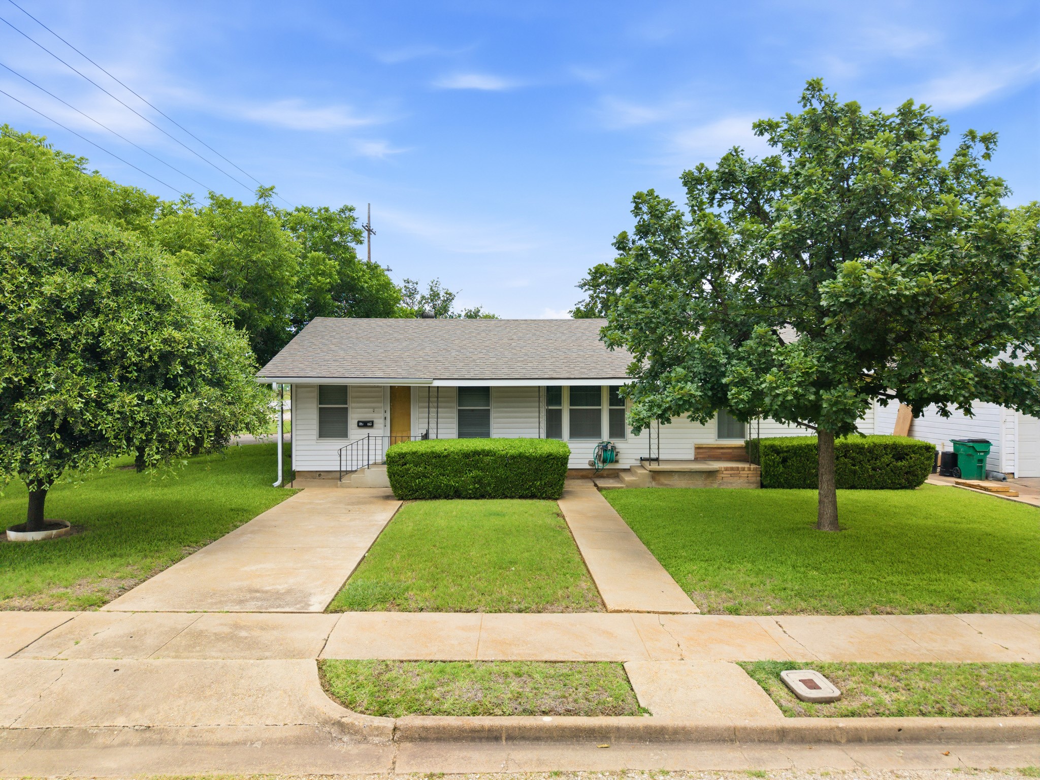 1319 W 3 A Street Mcgregor TX 76657