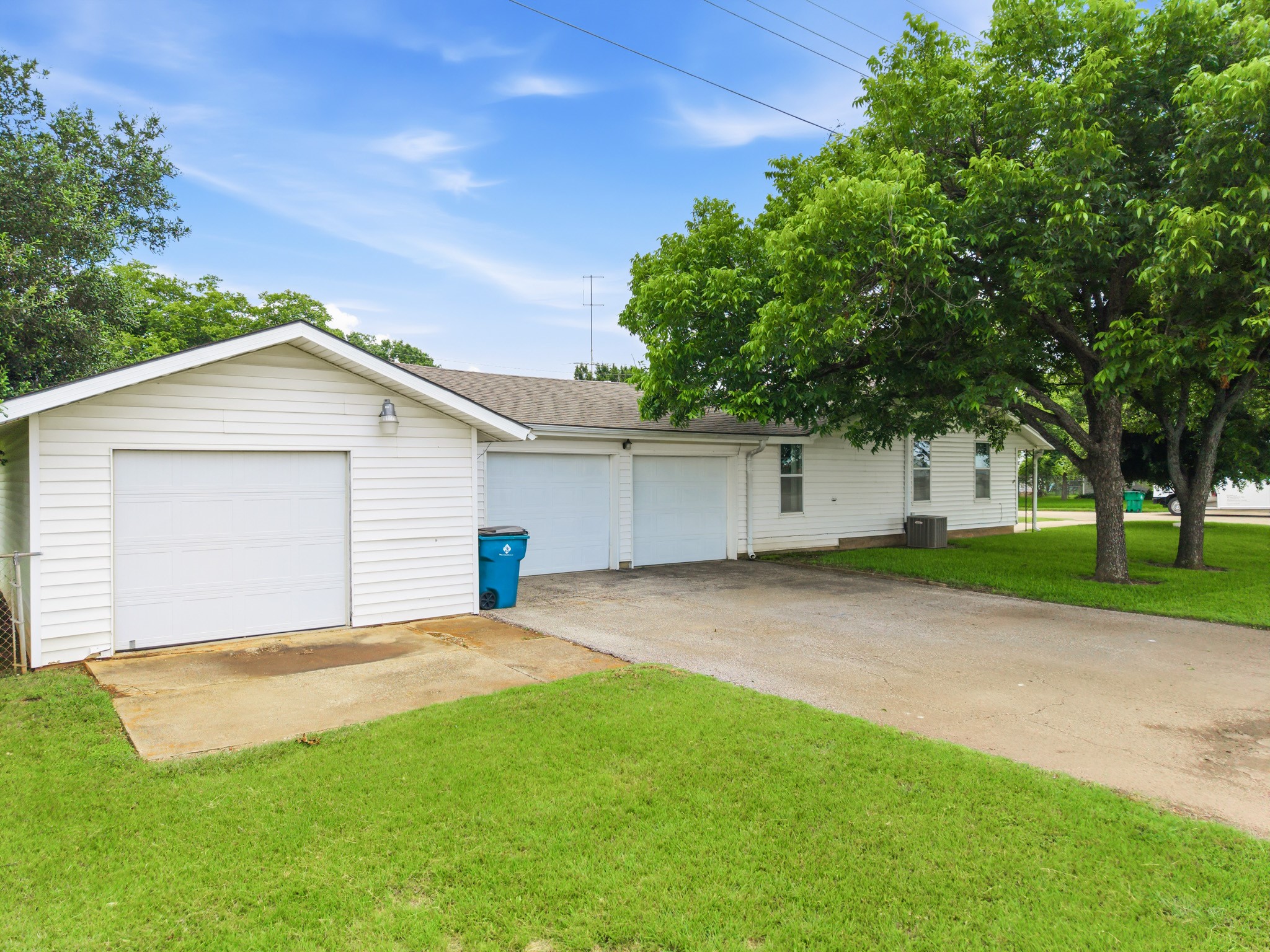 1319 W 3 A Street Mcgregor TX 76657