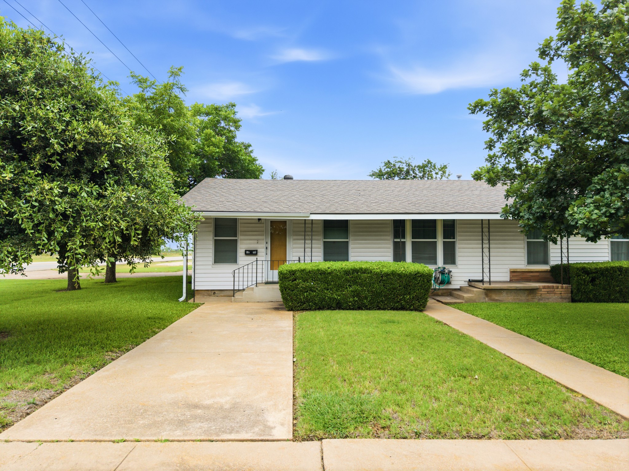 1319 W 3 A Street Mcgregor TX 76657