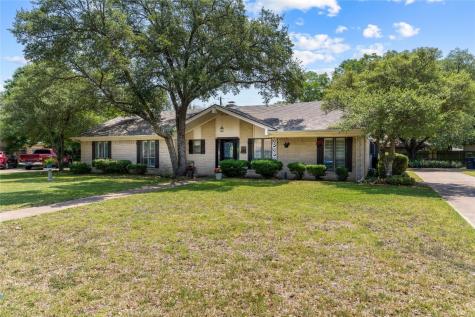1241 Wedgewood Drive Cleburne TX 76033