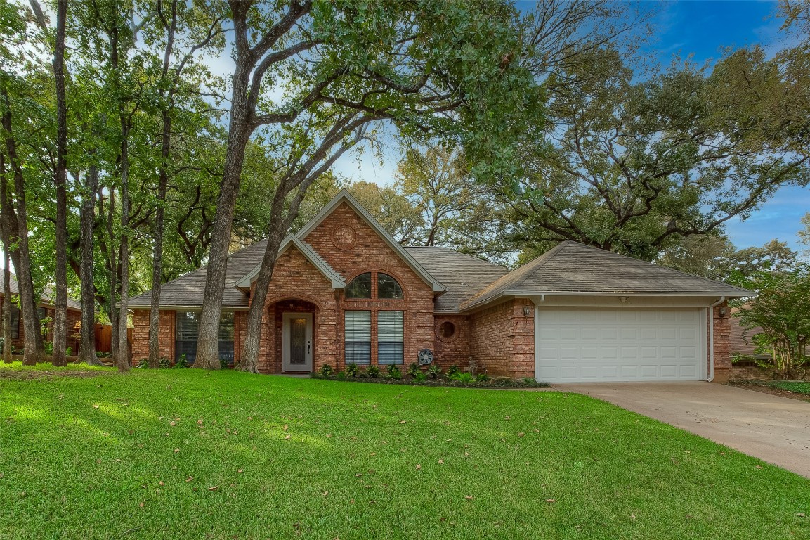 1300 Donna Lane Bedford TX 76022