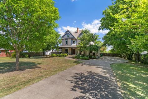 211 W Duke Street Howe TX 75459