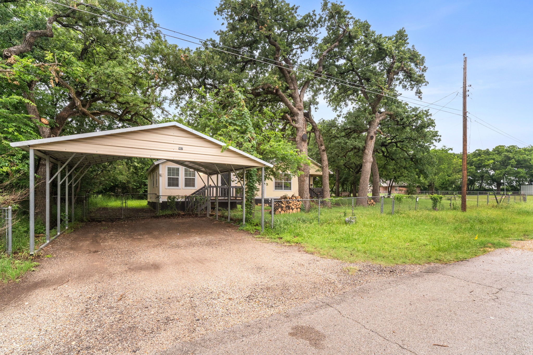 902 Travis Avenue Alvarado TX 76009