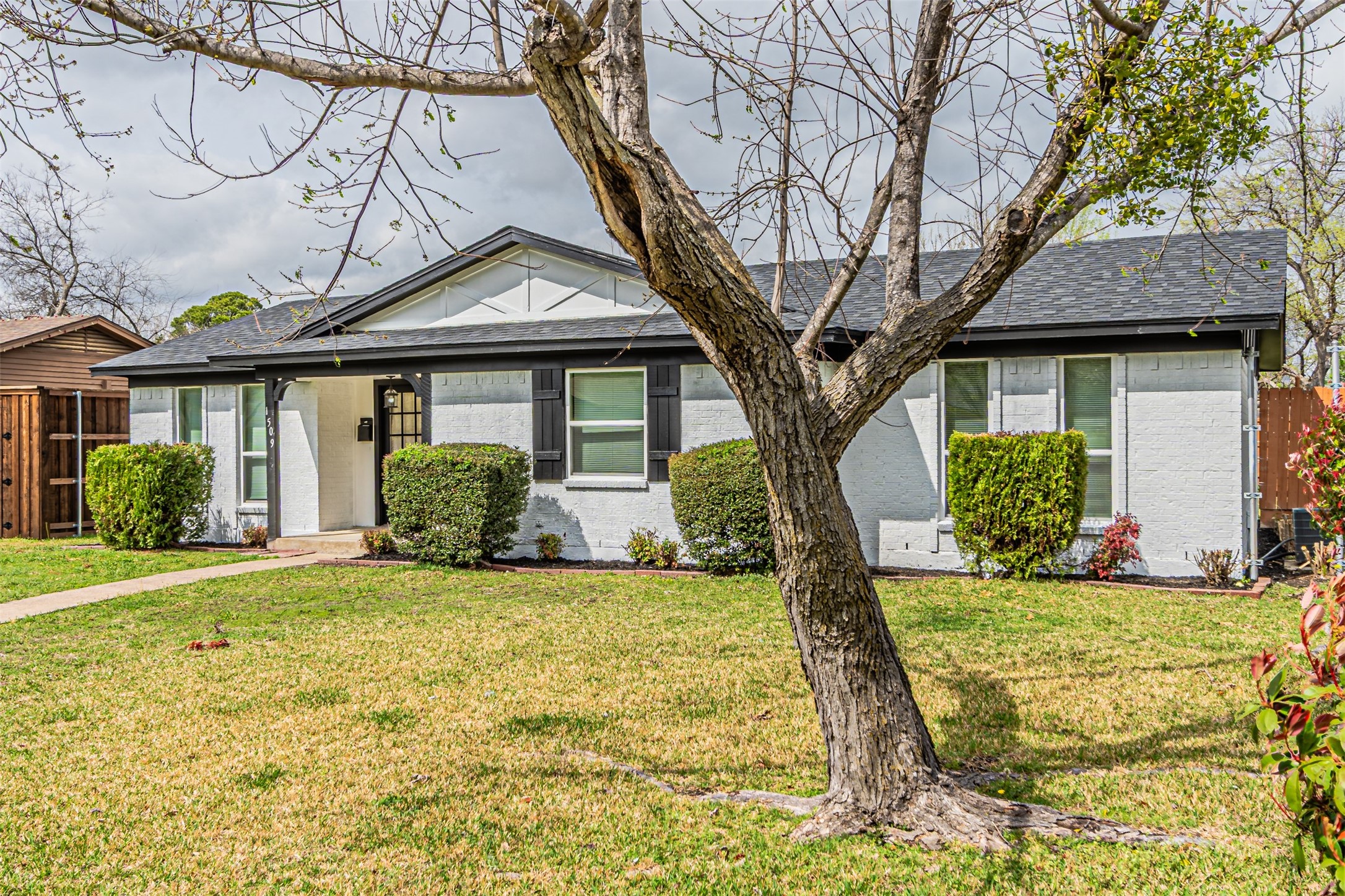1509 Crockett Street Garland TX 75042