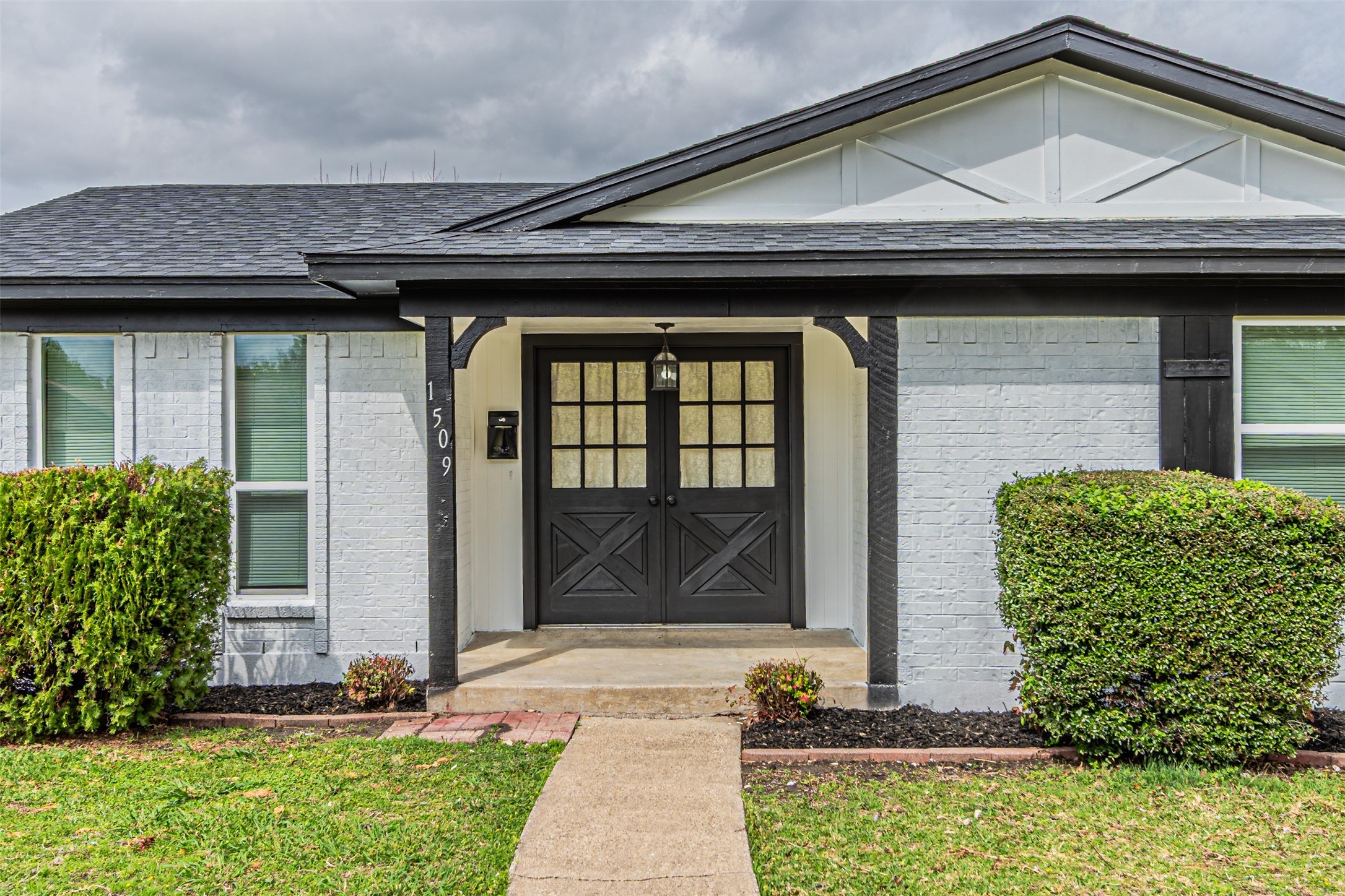 1509 Crockett Street Garland TX 75042