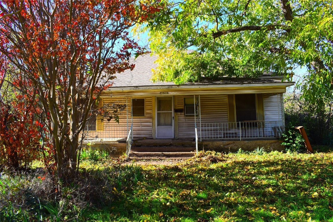 409 N Douglas Avenue Cleburne TX 76033