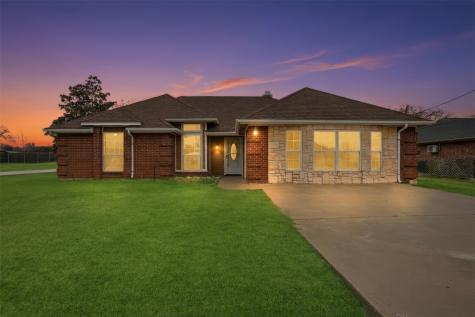3917 Country Meadows Circle Granbury TX 76049