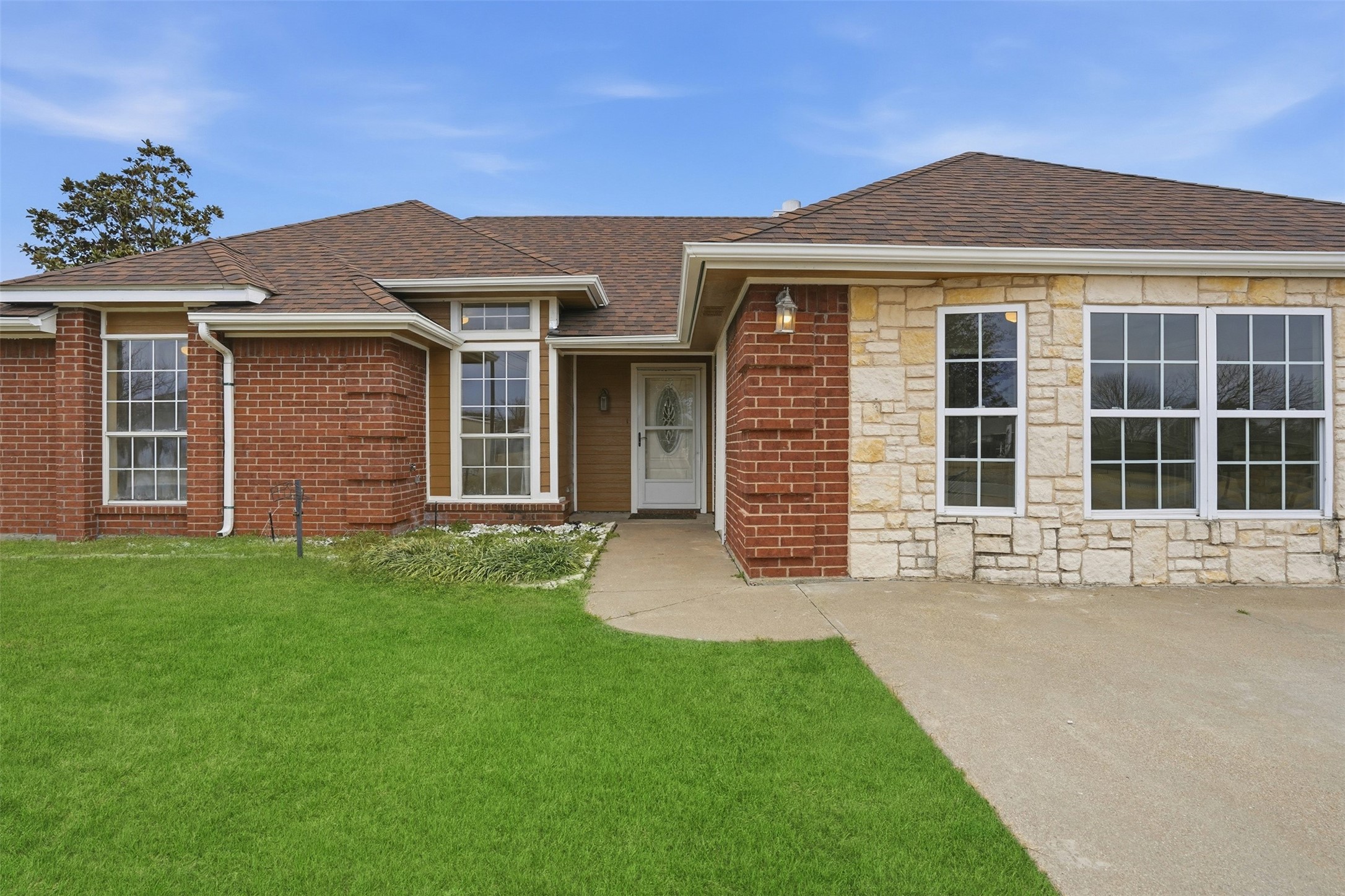 3917 Country Meadows Circle Granbury TX 76049