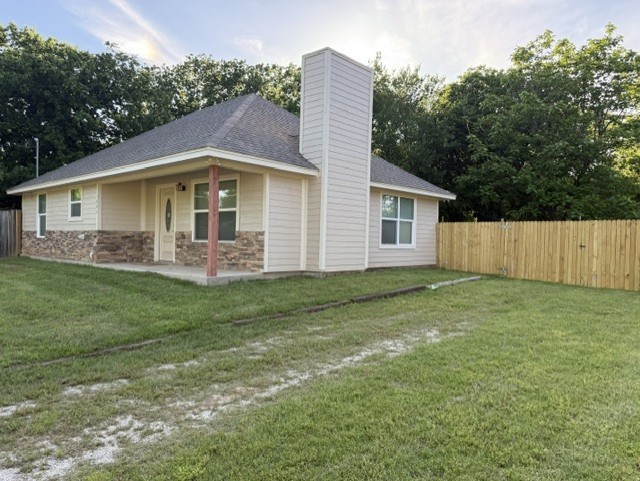 1004 Sanders Street Bowie TX 76230