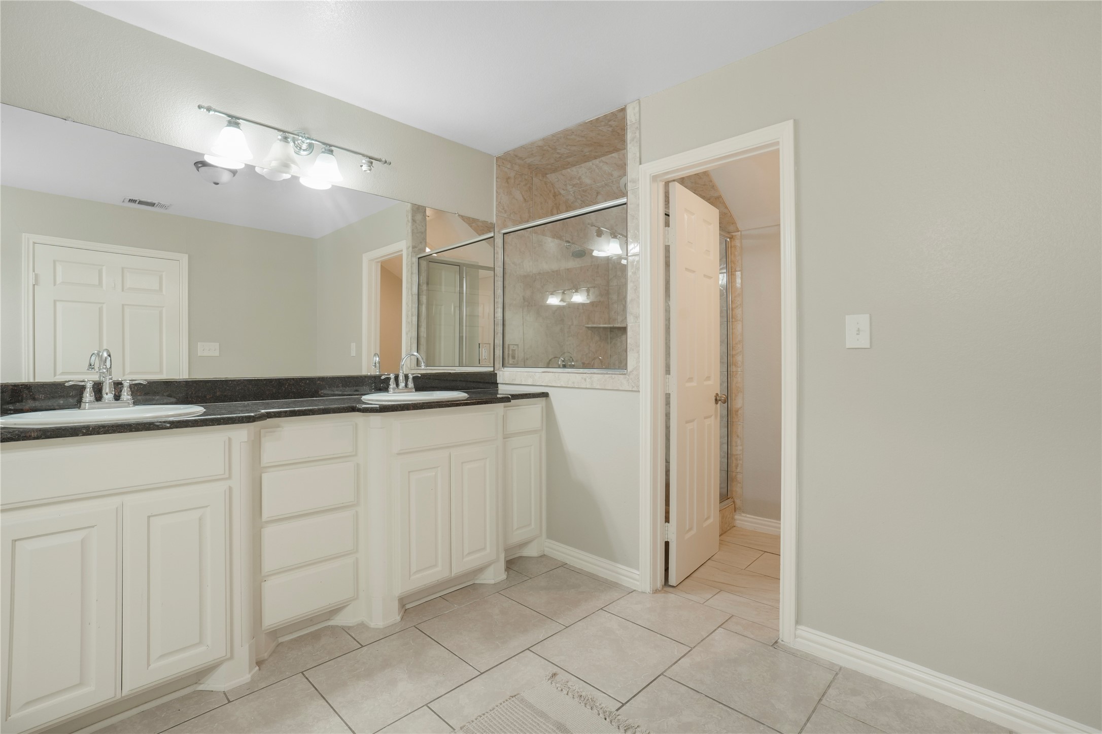 813 Beacon Hill Drive Irving TX 75061