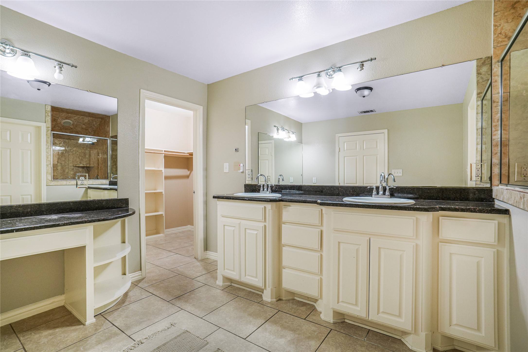 813 Beacon Hill Drive Irving TX 75061