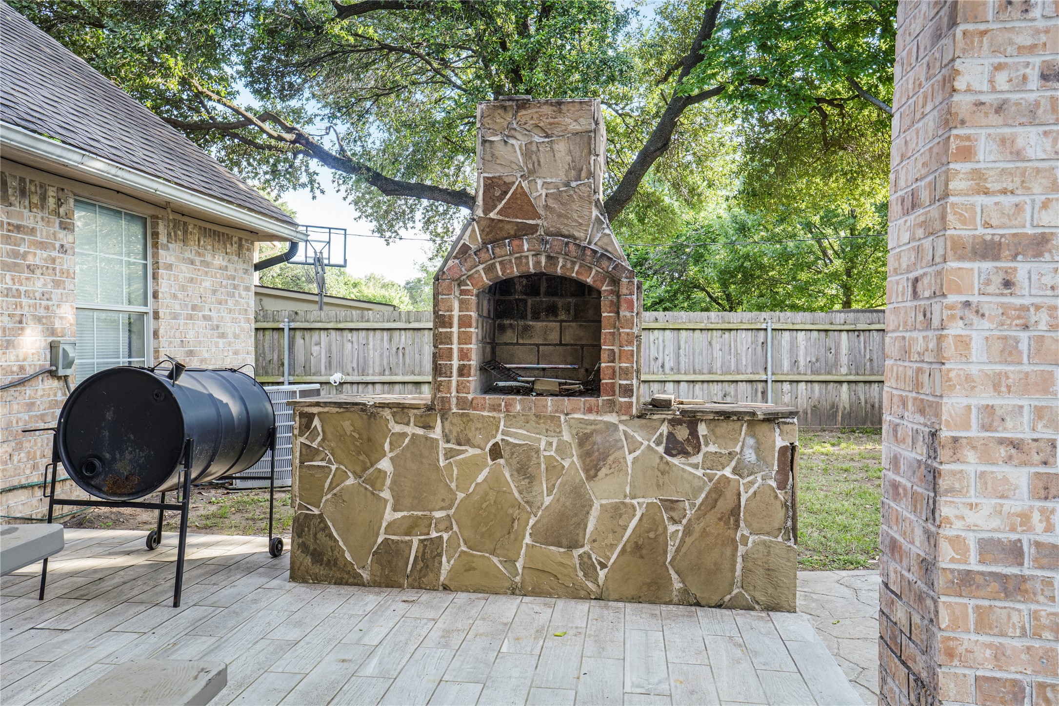 813 Beacon Hill Drive Irving TX 75061