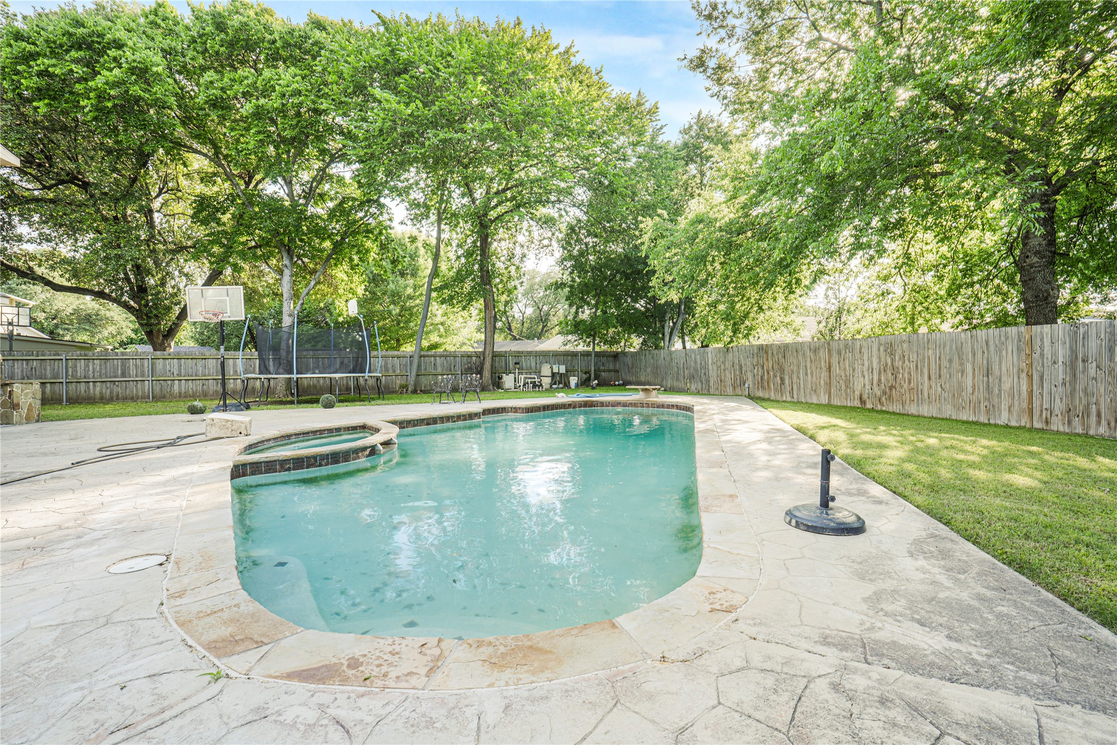 813 Beacon Hill Drive Irving TX 75061