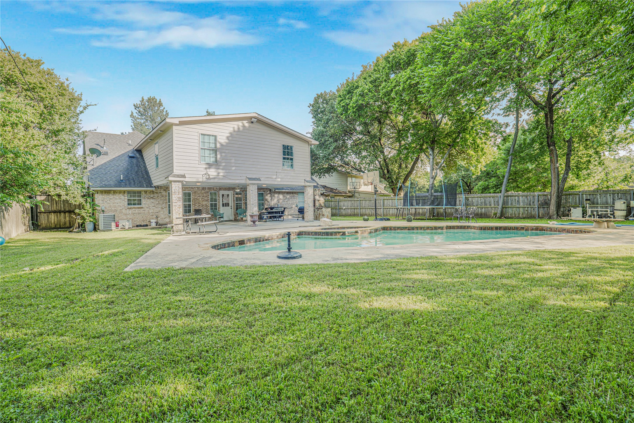 813 Beacon Hill Drive Irving TX 75061