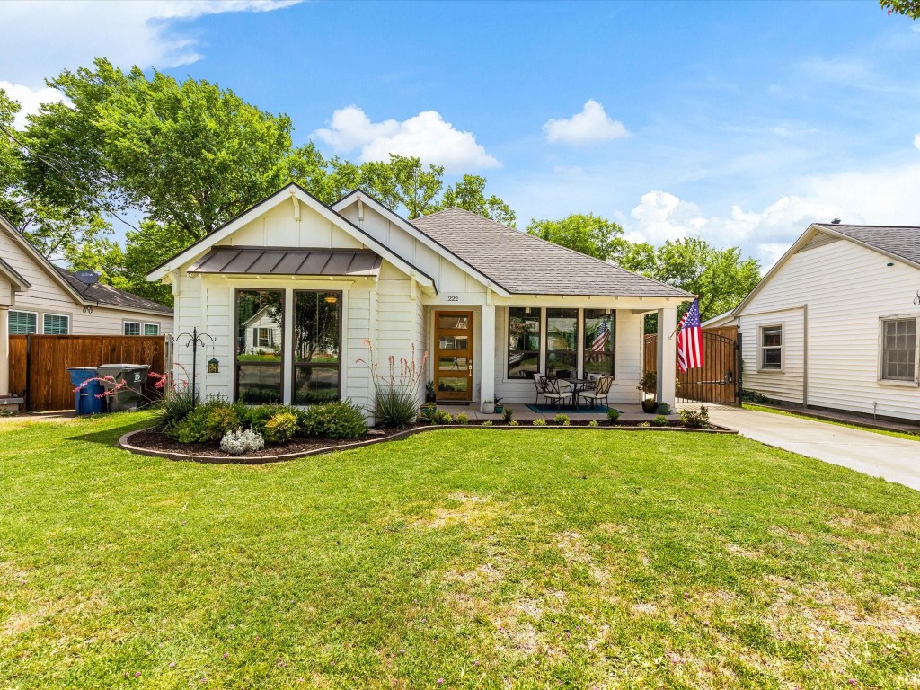 1222 S Edgefield Avenue Dallas TX 75208
