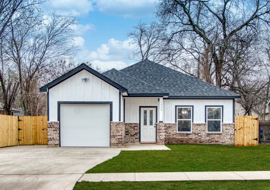 1332 Elmwood Avenue Fort Worth TX 76104