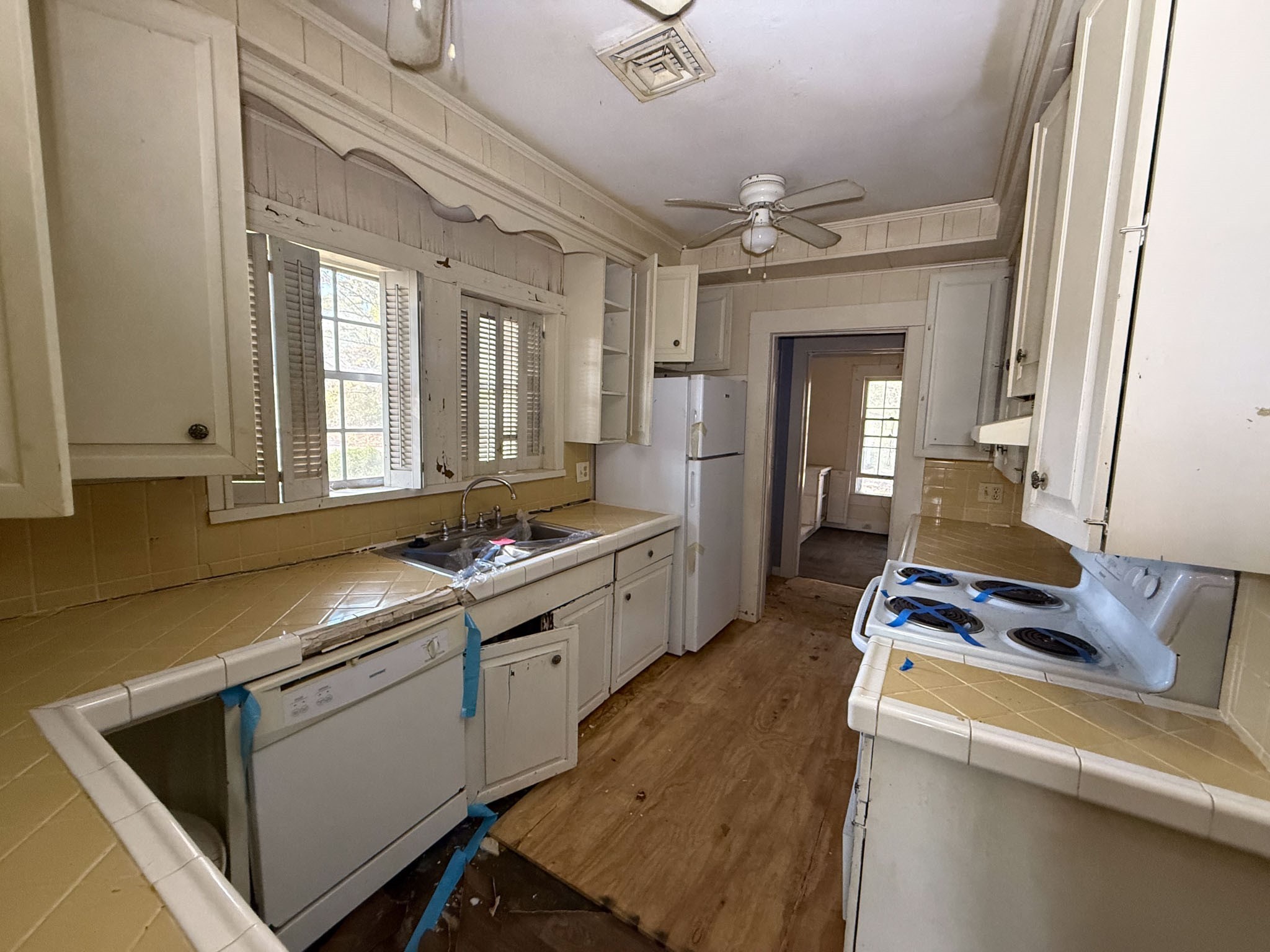 100 Smith Street Naples TX 75568