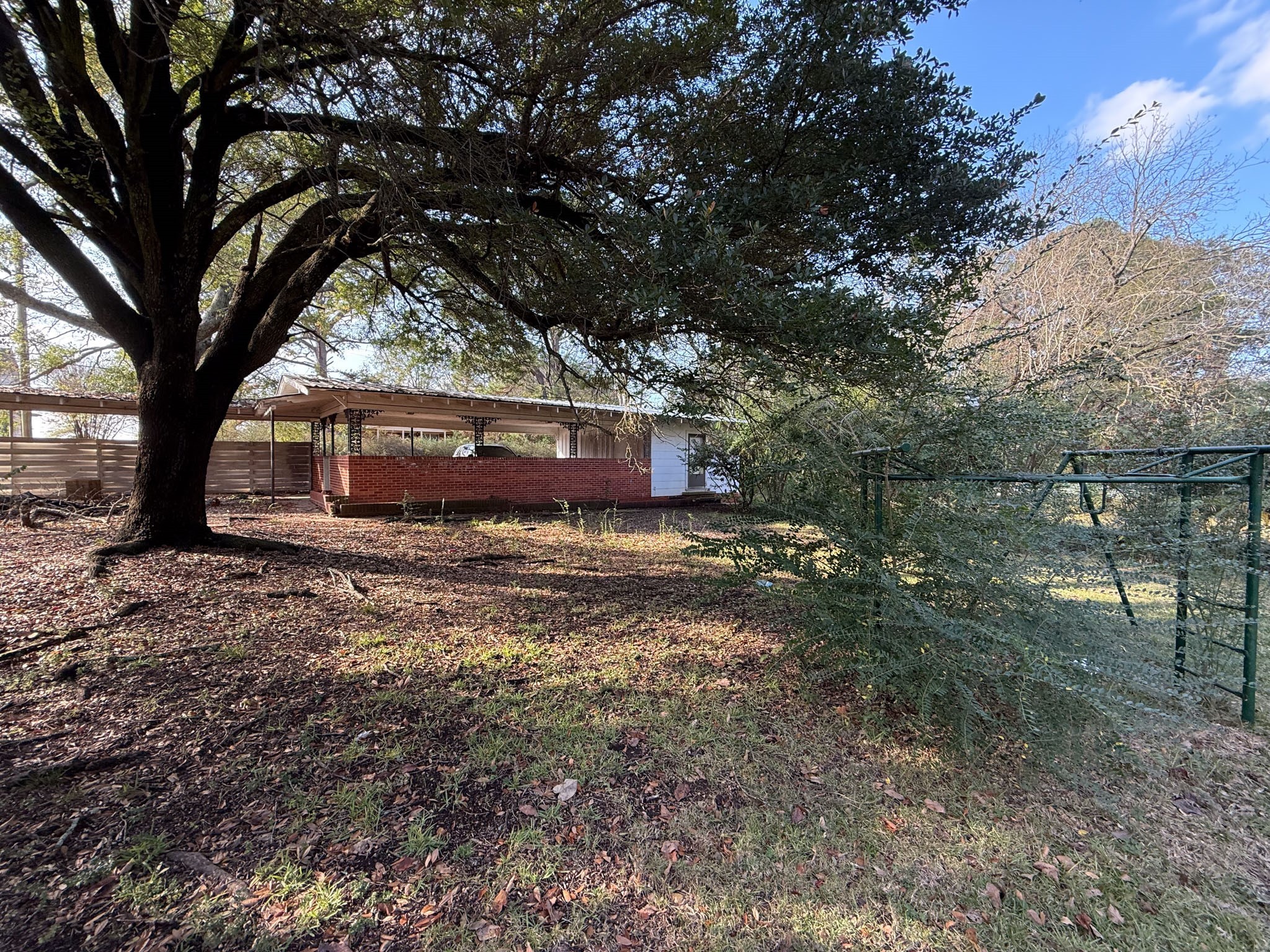 100 Smith Street Naples TX 75568
