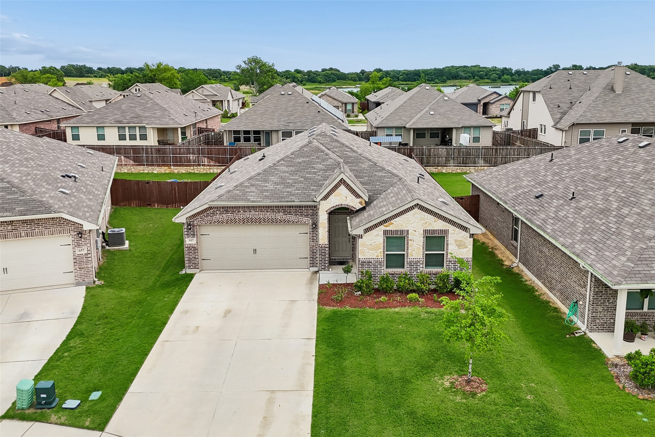 937 Burnet Lane Aubrey TX 76227